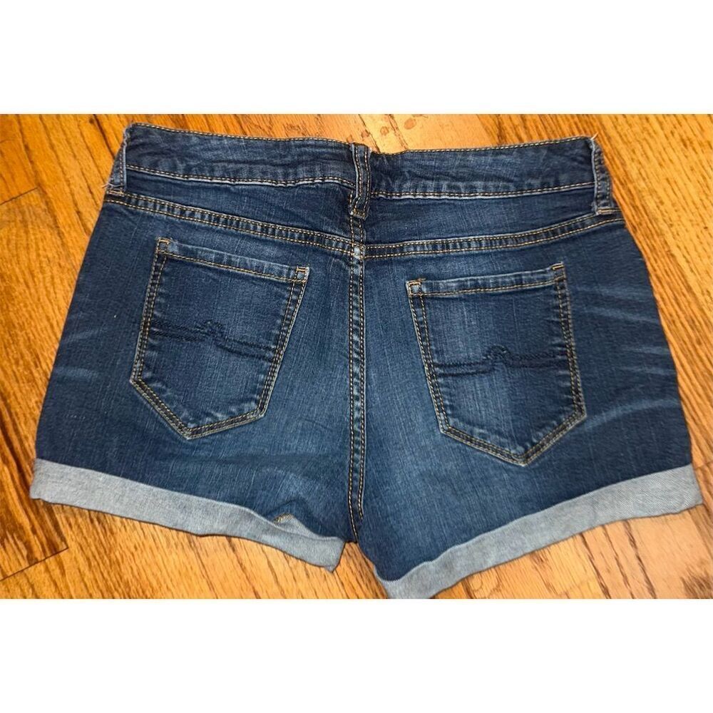 Arizona Jeans Denim Cuffed Shorts Blue Size 5 Distressed - Picture 2 of 4